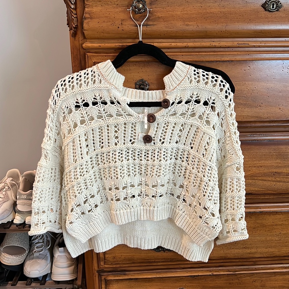 Adorable cropped sweater